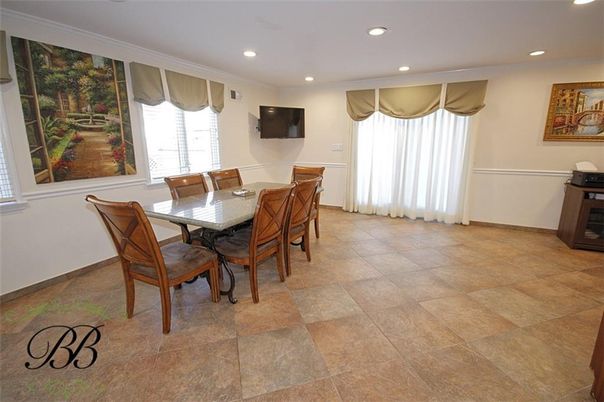 Dining room, Interior, Recessed Lighting