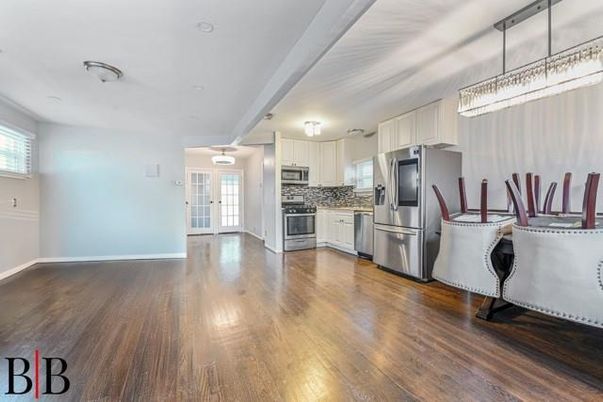 Chandelier, Dining room, Interior, Kitchen, Stainless Steel Appliances, Wood Texture Flooring