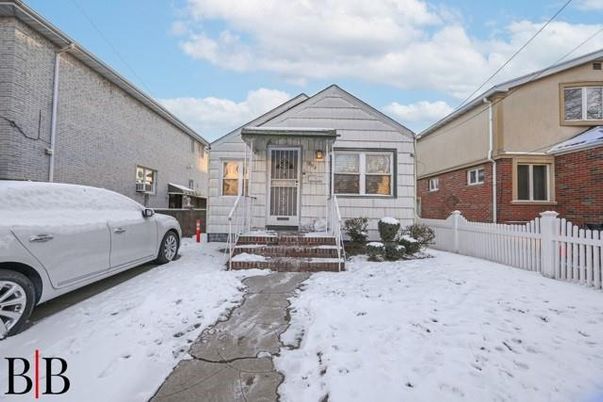 Exterior, Facade, None