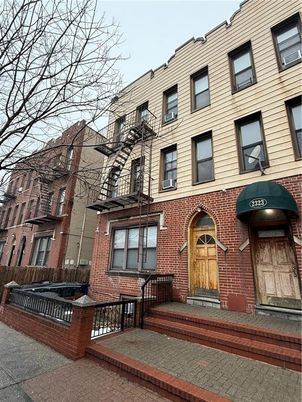 Exterior, Facade, Brick Facade, Rowhouse