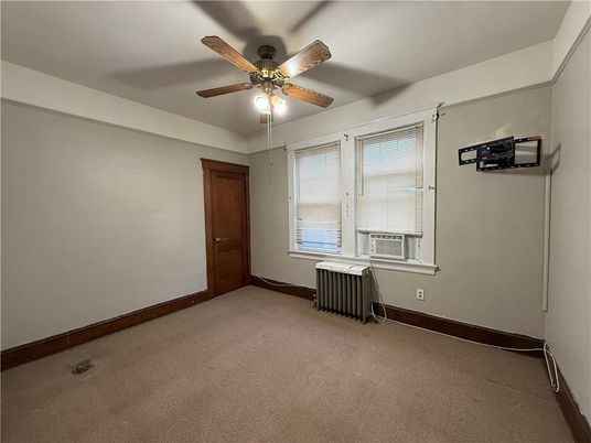 Empty room, Interior