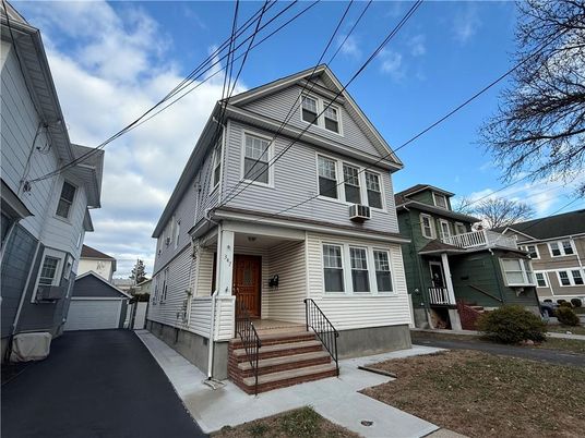 Exterior, Facade, Queen Anne Victorian