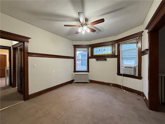 Empty room, Interior