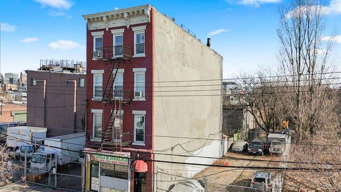 Exterior, Facade, None