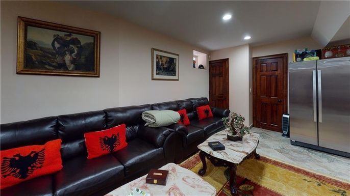 Interior, Living room, Recessed Lighting, Stainless Steel Appliances