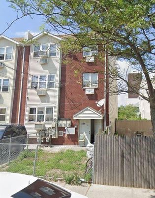 Exterior, Facade, Brick Facade, Rowhouse
