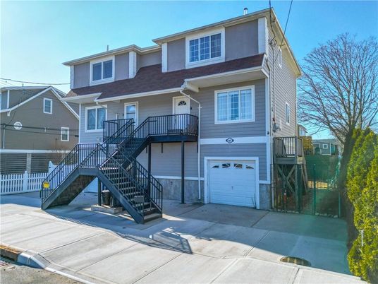 Attached, Exterior, Facade, Rowhouse