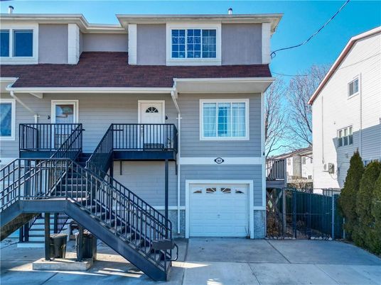 Attached, Exterior, Facade, Rowhouse