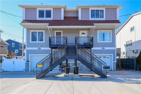 Attached, Exterior, Facade, Rowhouse