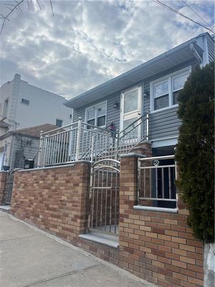 Exterior, Facade, Brick Facade, Rowhouse