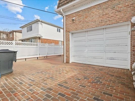 Detached Garage, Exterior