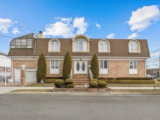 Attached, Exterior, Facade, Brick Facade, Cape Cod