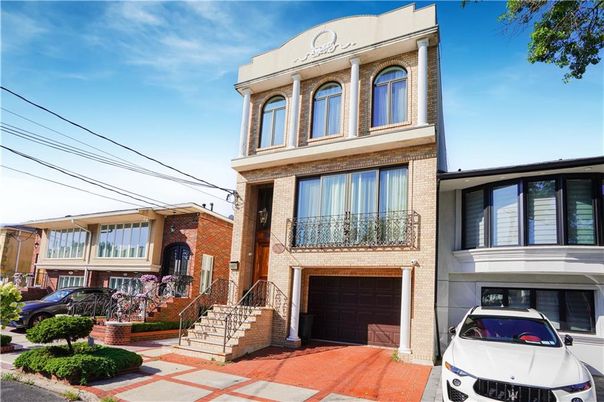 Attached, Exterior, Facade, Brick Facade, Rowhouse