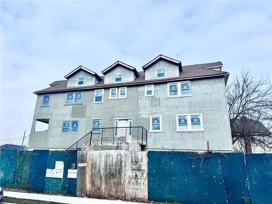 Exterior, Facade, Rowhouse