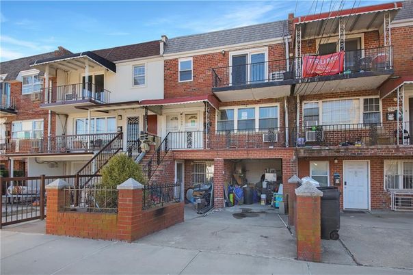 Exterior, Facade, Brick Facade, Rowhouse
