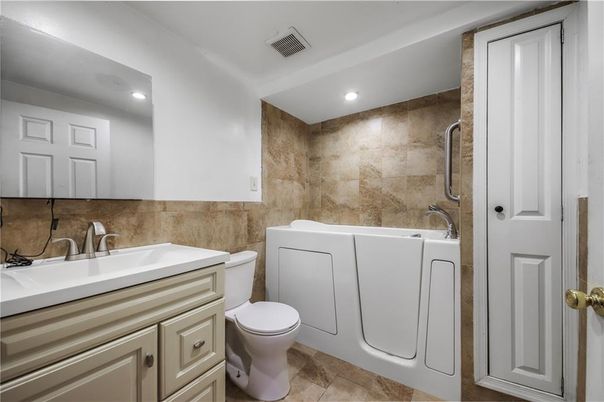 Bathroom, Interior, Recessed Lighting, Washer