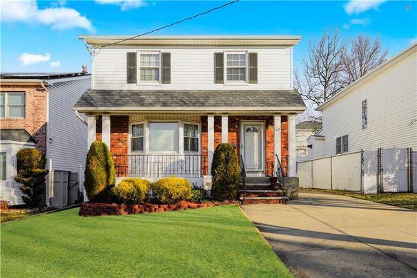 Exterior, Facade, Brick Facade, American Foursquare