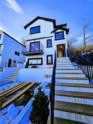 Exterior, Facade, Modern