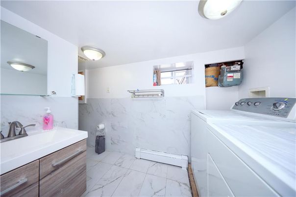 Bathroom, Interior, Marble, Marble Walls, Washer