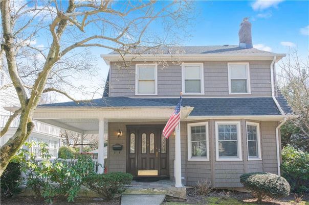 Exterior, Facade, American Foursquare