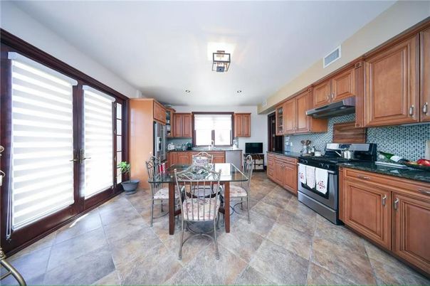 Dining room, Interior, Kitchen, Recessed Lighting