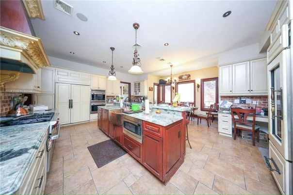 Chandelier, Dining room, Interior, Kitchen, Pendant Lights, Recessed Lighting, Stainless Steel Appliances
