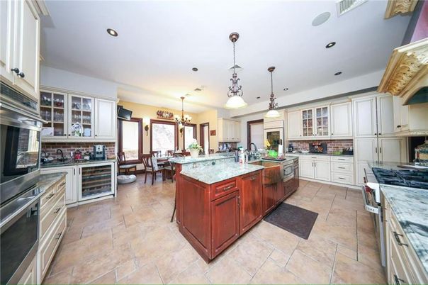 Chandelier, Dining room, Interior, Kitchen, Pendant Lights, Recessed Lighting, Stainless Steel Appliances
