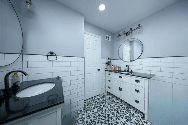 Bathroom, Dual Sink Vanities, Interior, Recessed Lighting