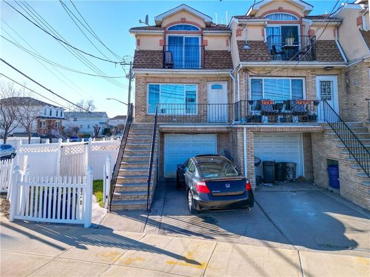 Attached, Exterior, Facade, Brick Facade, Rowhouse