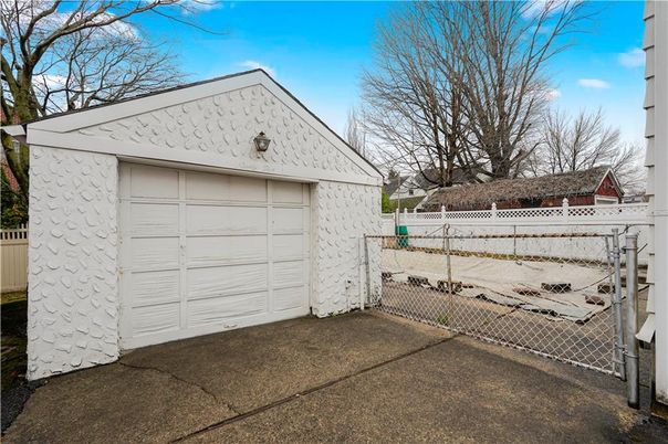 Detached Garage, Exterior