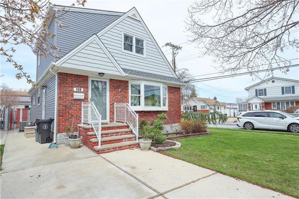 Exterior, Facade, Brick Facade, Cape Cod