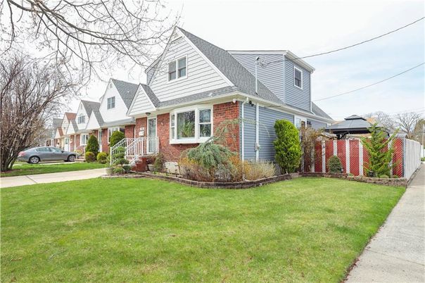 Exterior, Facade, Brick Facade, Cape Cod