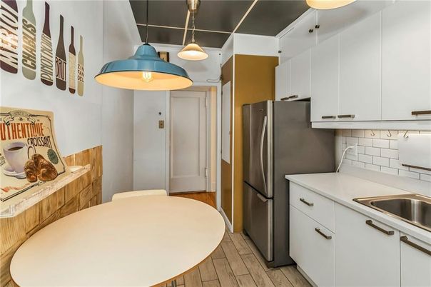 Interior, Kitchen, Pendant Lights, Wood Texture Flooring