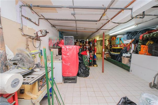 Garage, Interior