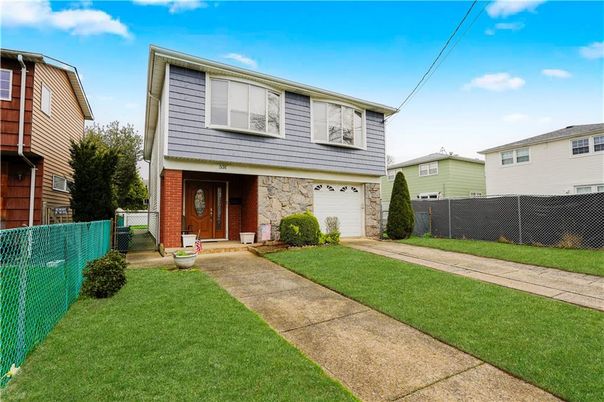 Attached, Exterior, Facade, Brick Facade, Raised Ranch