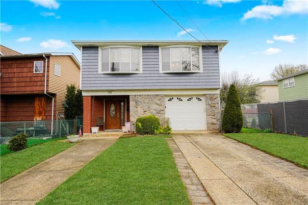 Attached, Exterior, Facade, Brick Facade, Raised Ranch