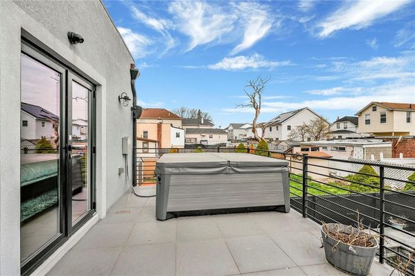 Exterior, Hot Tub