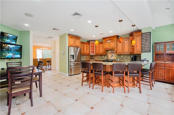 Dining room, Interior, Kitchen, Pendant Lights, Recessed Lighting, Stainless Steel Appliances