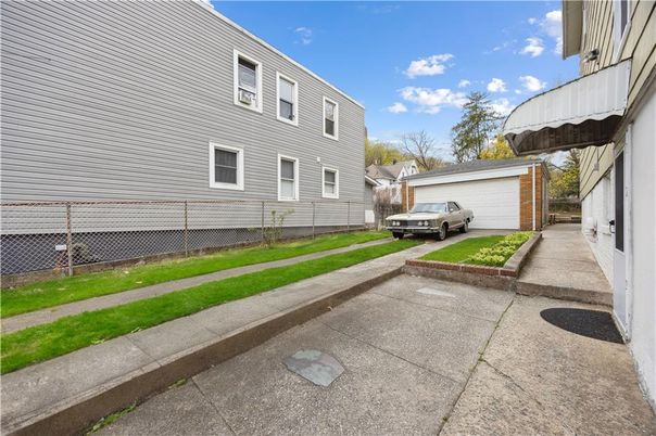 Detached Garage, Exterior
