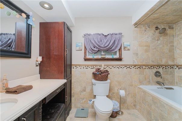 Bathroom, Interior, Recessed Lighting