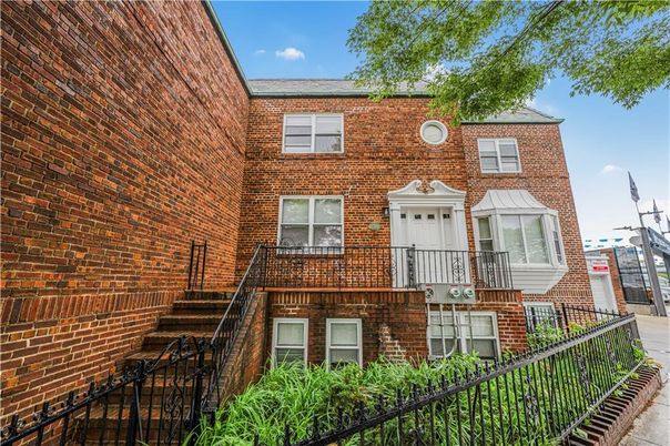 Exterior, Facade, Brick Facade, Rowhouse