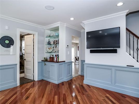 Interior, Recessed Lighting, Wood Texture Flooring