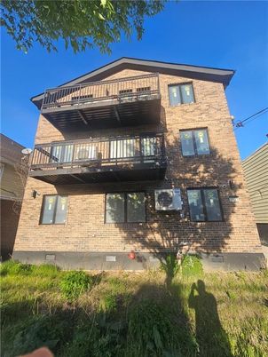 Exterior, Facade, Brick Facade, Rowhouse