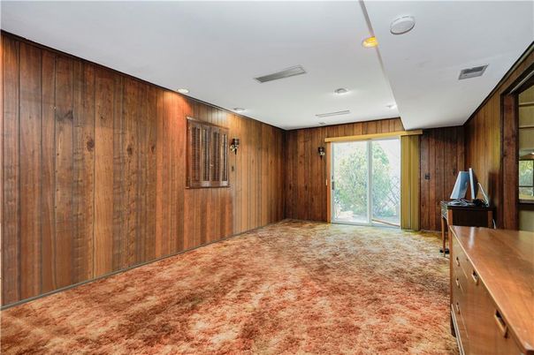 Empty room, Interior, Recessed Lighting, Wooden Walls