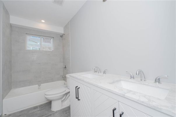 Bathroom, Dual Sink Vanities, Interior, Recessed Lighting