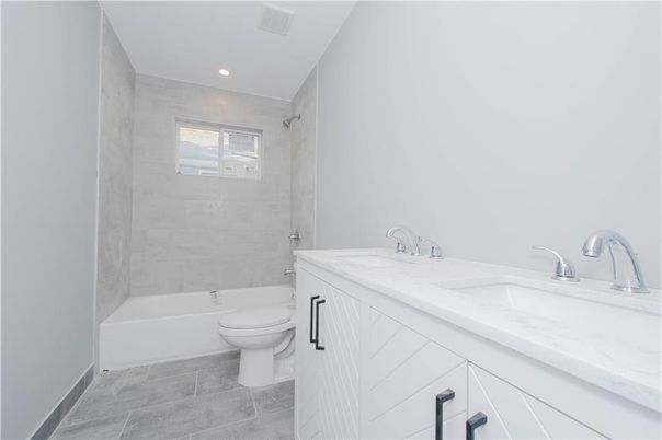 Bathroom, Interior, Recessed Lighting