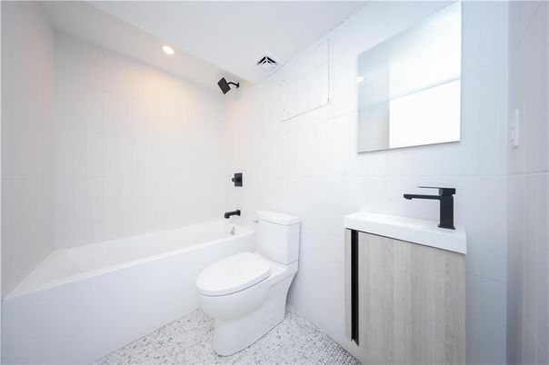 Bathroom, Interior, Recessed Lighting