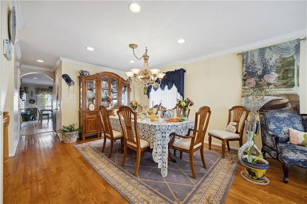 Chandelier, Dining room, Interior, Recessed Lighting, Wood Texture Flooring