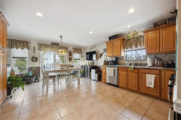 Dining room, Interior, Kitchen, Pendant Lights, Recessed Lighting, Stainless Steel Appliances