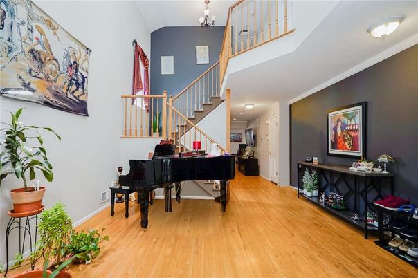 Interior, Piano, Recessed Lighting, Wood Texture Flooring